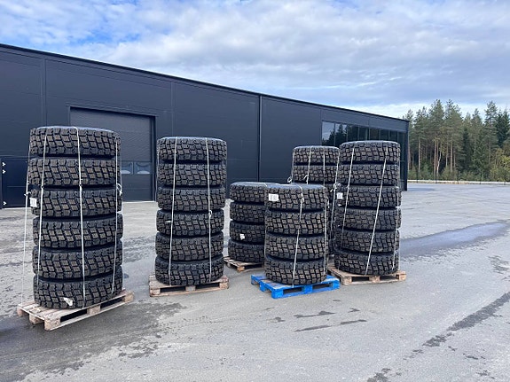 Vinterdäck/ Åretruntdäck 4 st Pris. 25.000:- inkl frakt