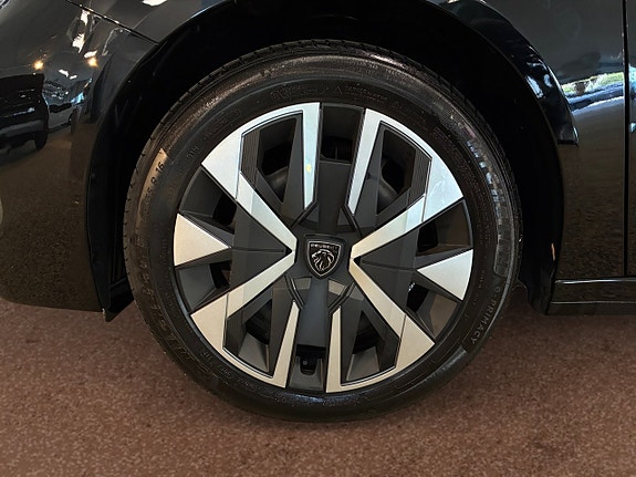 Peugeot 208 8 of 17