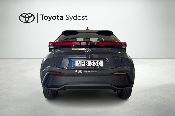 Toyota C-HR 4 of 11