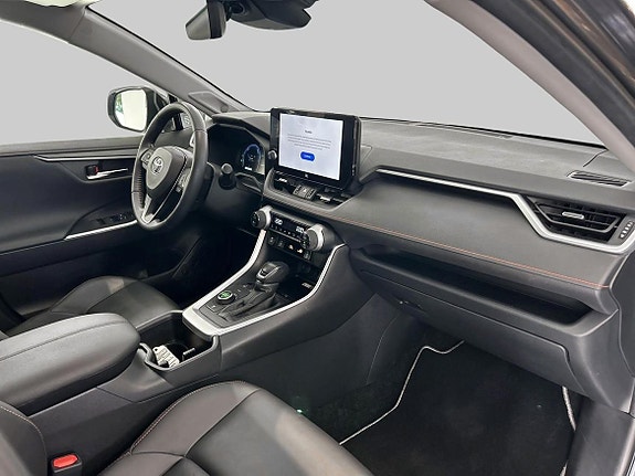 Toyota RAV4 10 of 19