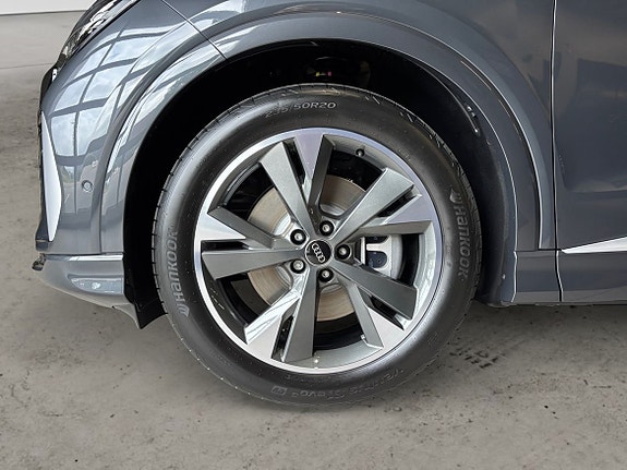 Audi Q4 e-tron 6 of 13