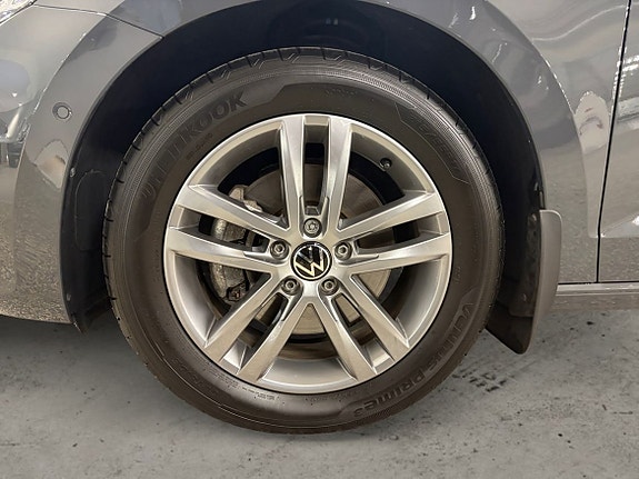 Volkswagen Touran 6 of 13