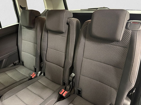 Volkswagen Touran 9 of 13