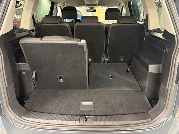Volkswagen Touran 10 of 13