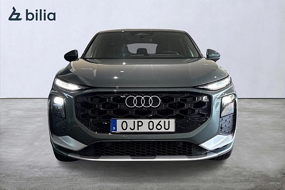 Audi Q3 2 of 26