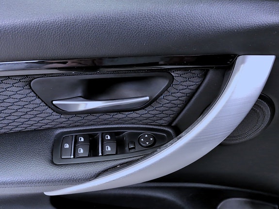 BMW 320d 8 of 17