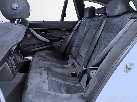 BMW 320d 14 of 17