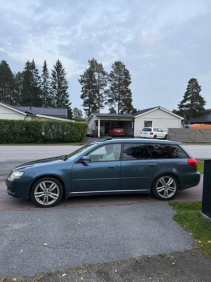 Subaru Legacy 4 of 6
