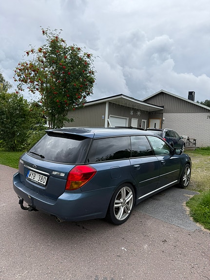Subaru Legacy 3 of 6