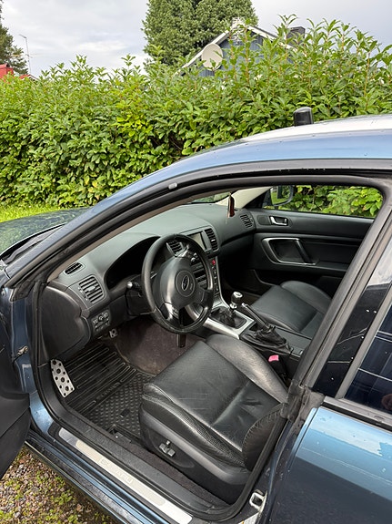 Subaru Legacy 5 of 6