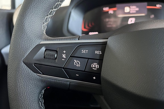 Seat Arona 18 of 24