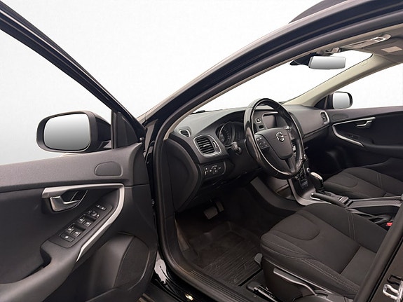 Volvo V40 Cross Country 10 of 30