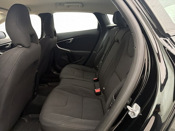 Volvo V40 Cross Country 24 of 30