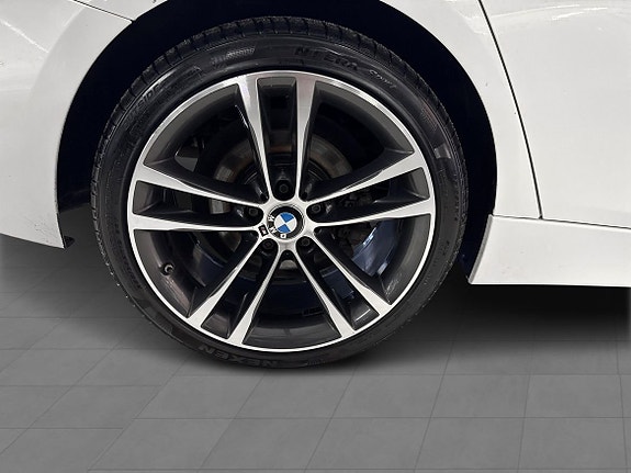 BMW 320 12 of 16