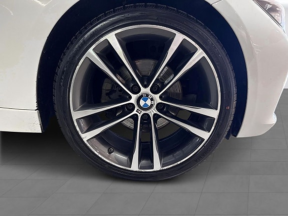 BMW 320 13 of 16