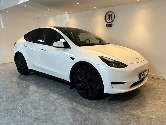 Tesla Model Y 5 of 19
