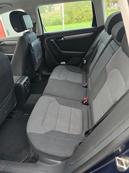Volkswagen Passat 11 of 15