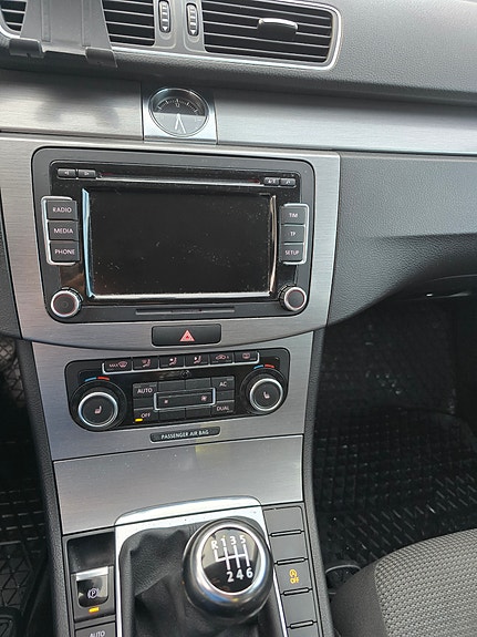 Volkswagen Passat 4 of 15