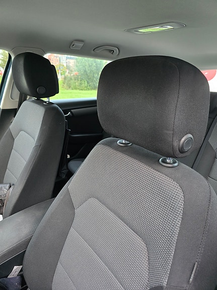 Volkswagen Passat 13 of 15