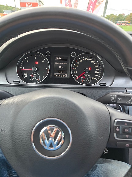 Volkswagen Passat 2 of 15
