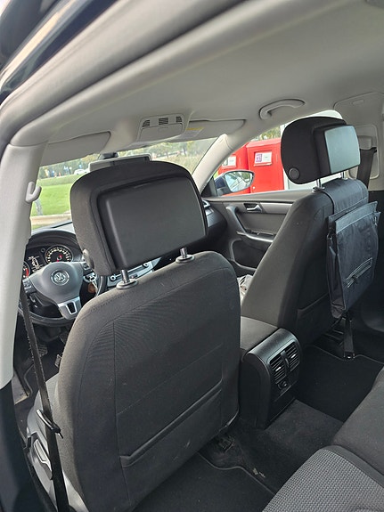 Volkswagen Passat 12 of 15