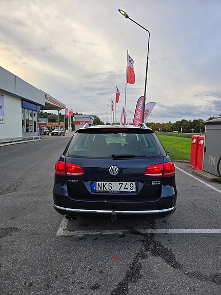 Volkswagen Passat 9 of 15