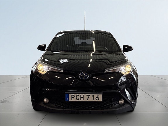 Toyota C-HR 2 of 19