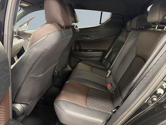 Toyota C-HR 13 of 19
