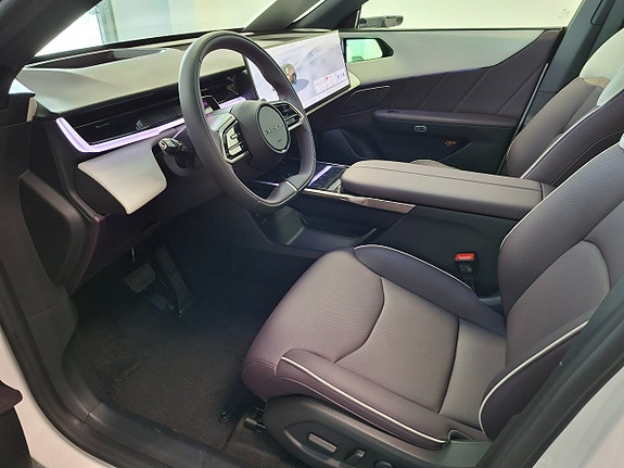 Mazda CX-6e 5 of 8