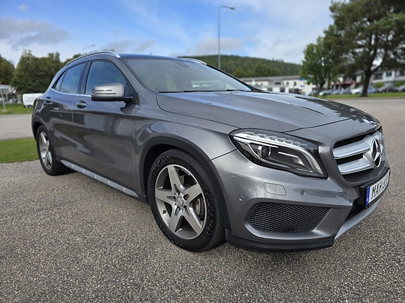 Mercedes-Benz GLA220 d 2 of 7