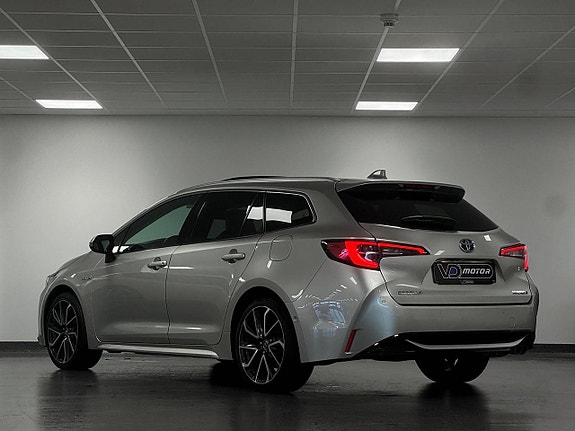 Toyota Corolla 2 of 27