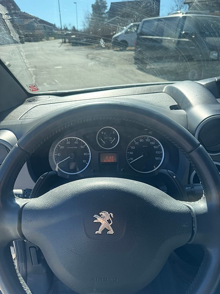 Peugeot Partner 4 of 6