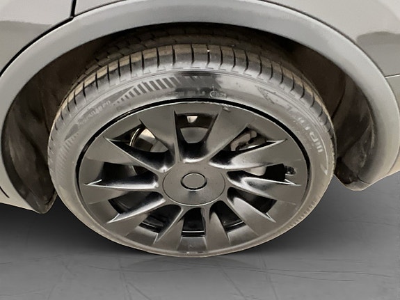 Tesla Model Y 30 of 30