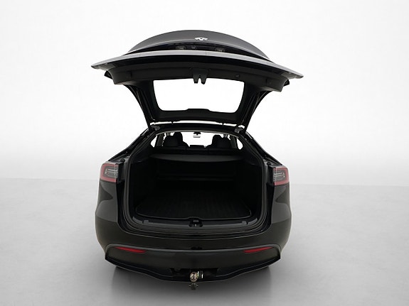 Tesla Model Y 27 of 30