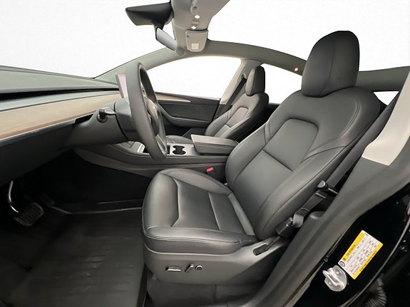 Tesla Model Y 12 of 30