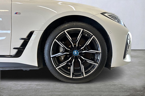 BMW i4 9 of 24