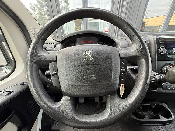 Peugeot Boxer 12 of 17