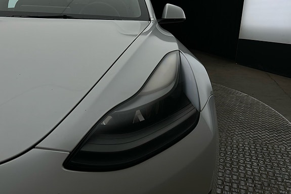 Tesla Model 3 10 of 26