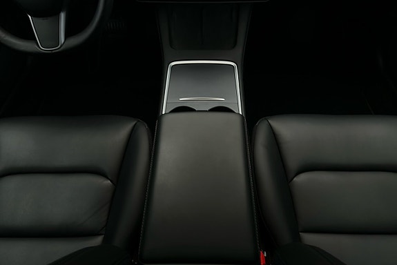 Tesla Model 3 8 of 26
