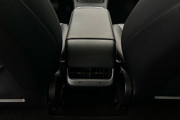 Tesla Model 3 22 of 26