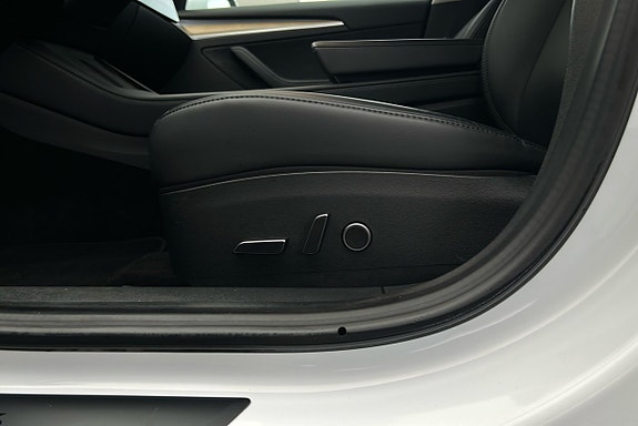Tesla Model 3 15 of 26