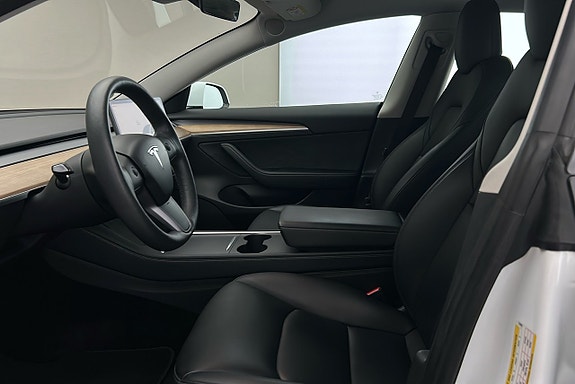 Tesla Model 3 9 of 26