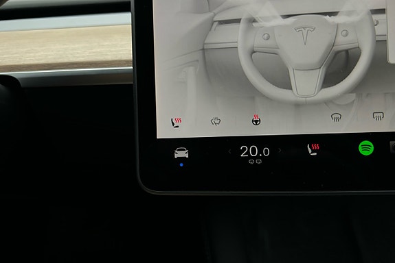 Tesla Model 3 21 of 26