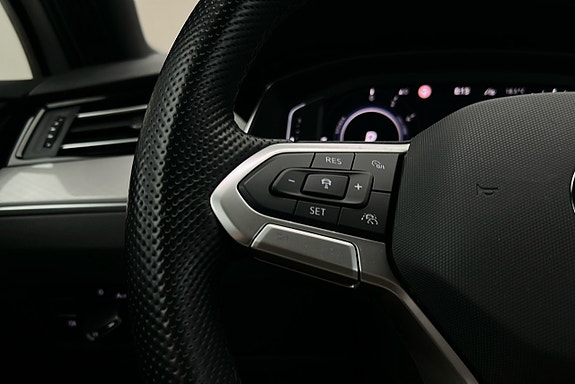 Volkswagen Passat 24 of 29