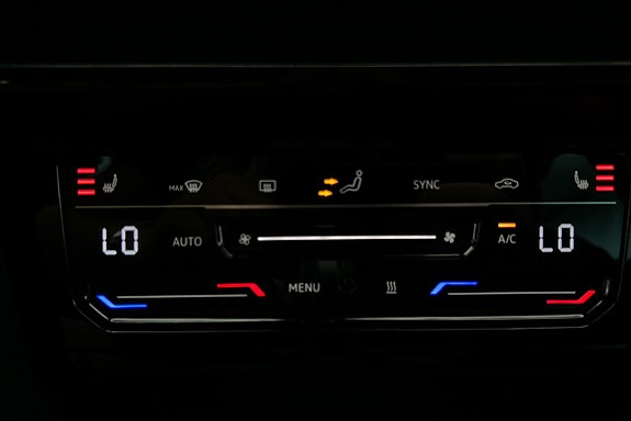 Volkswagen Passat 18 of 29