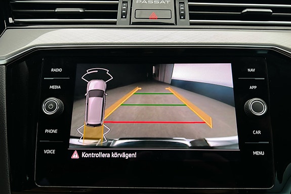 Volkswagen Passat 25 of 29