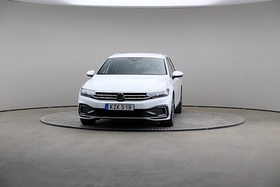 Volkswagen Passat 3 of 29
