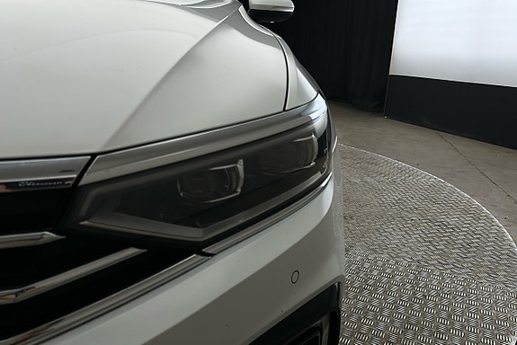 Volkswagen Passat 11 of 29
