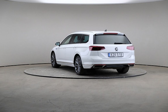 Volkswagen Passat 2 of 29