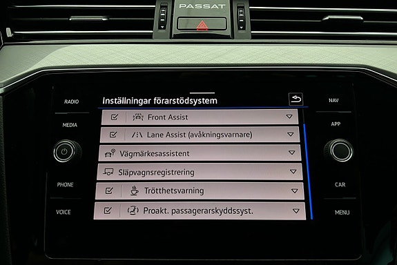Volkswagen Passat 23 of 29